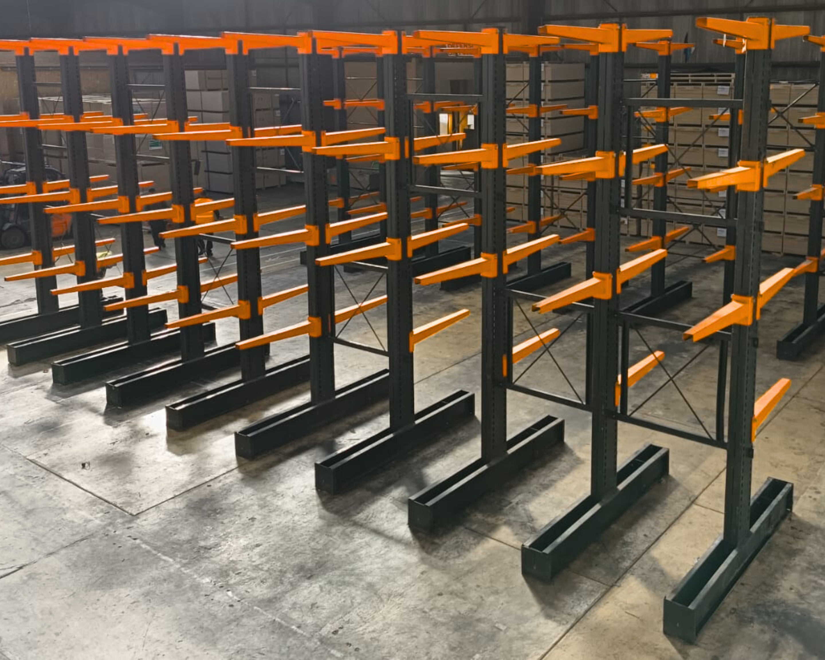 Rayonnage cantilever d'occasion : guide complet 2026 pour votre stockage SOS Rayonnages