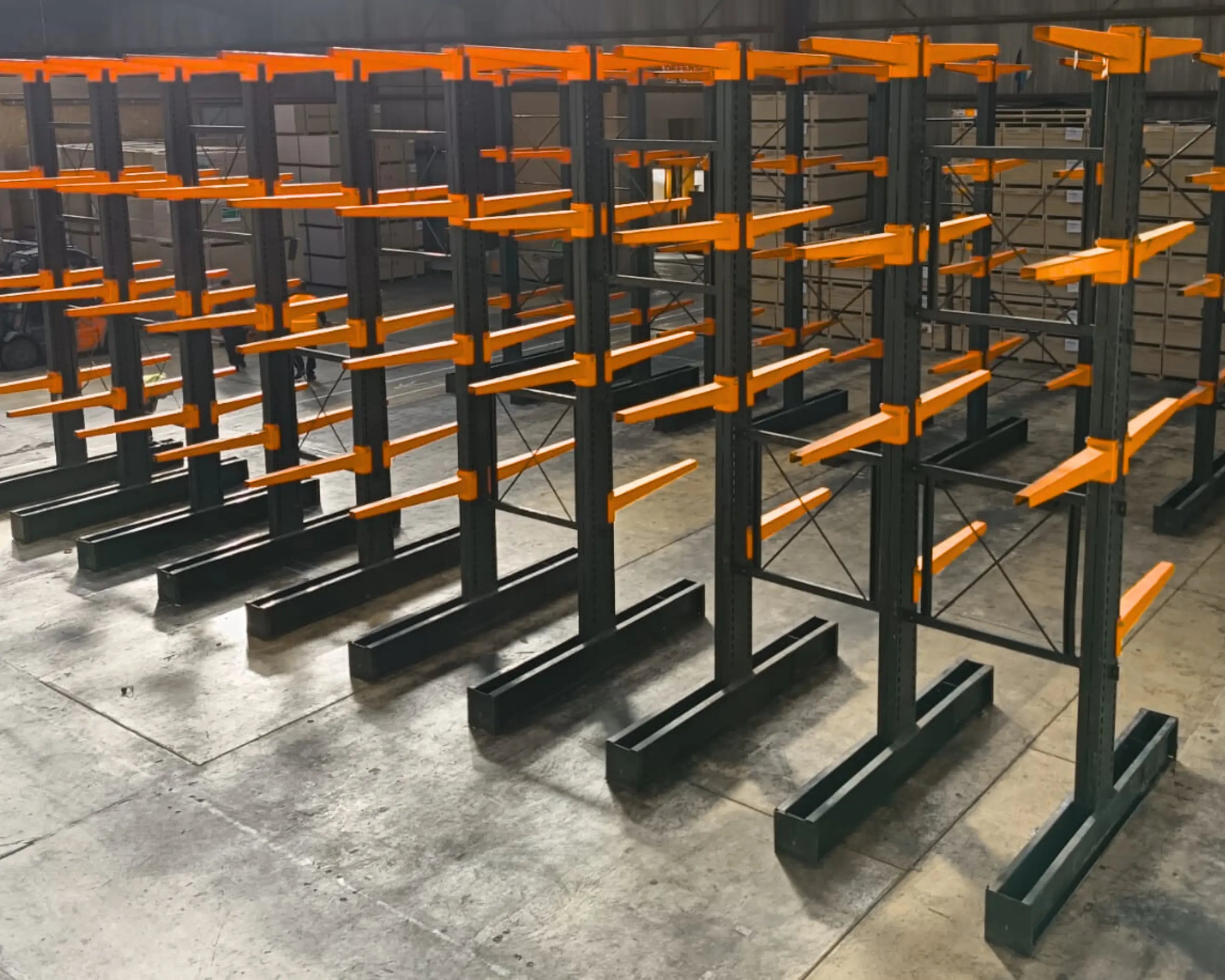 Rayonnage cantilever d'occasion : guide complet 2026 pour votre stockage SOS Rayonnages